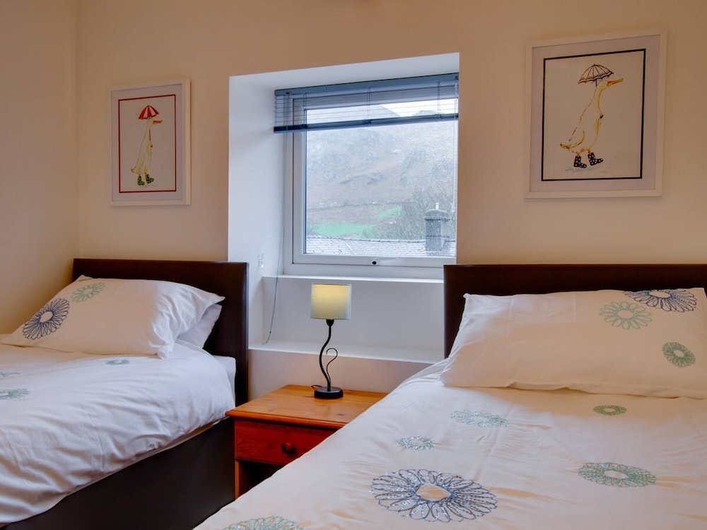 Carreg Cottage - Two Bedroom House, Sleeps 4 - Wales