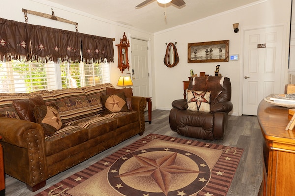 Wagon Wheel Ranch Close To Dvnp With Hot Tub! - デスヴァレー, CA