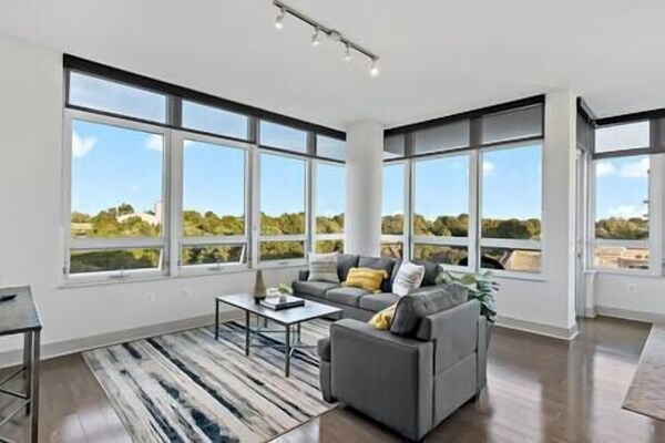 Luxury Living | Tysons | High Rise | Scenic Views - Fairfax, VA