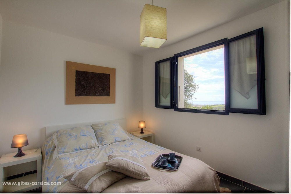 Apartment In The Maquis Facing The Sea, 5mm From The Beach And Shops - Corsica