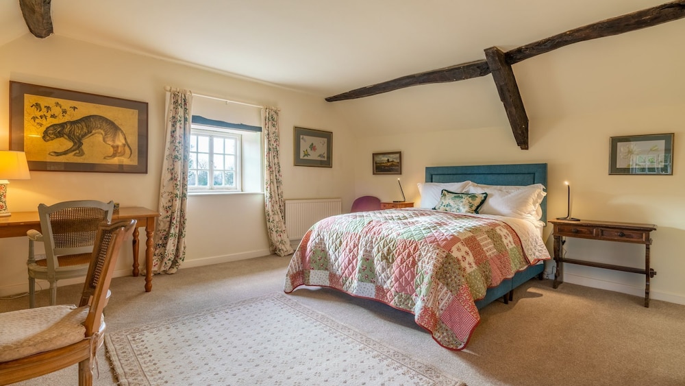 Woodmancote Manor Cottage, Near Cirencester - Sleeps 6 Guests In 3 Bedrooms - Cirencester