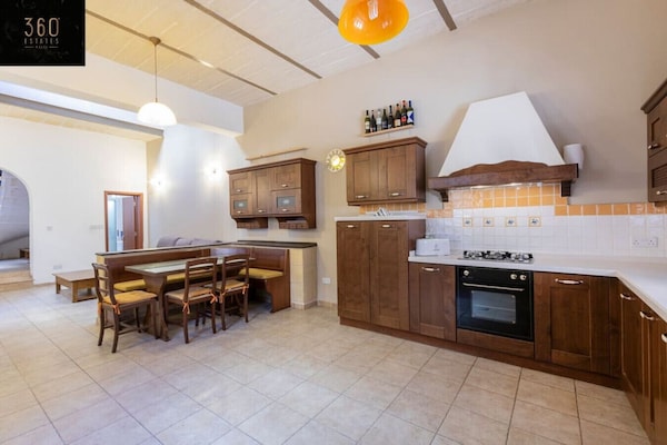 Amazing House In Sliema Central With Bbq & Parking - Valletta