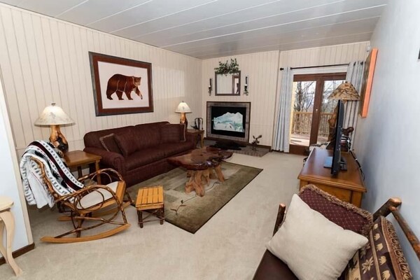 Cozy Seven Springs 1 Bedroom Condo With Private Deck By Redawning - Laurel Hill State Park, PA
