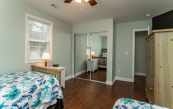 Palmetto Cottage - Downtown Beaufort - Minutes To Parris Island! - Seabrook, SC