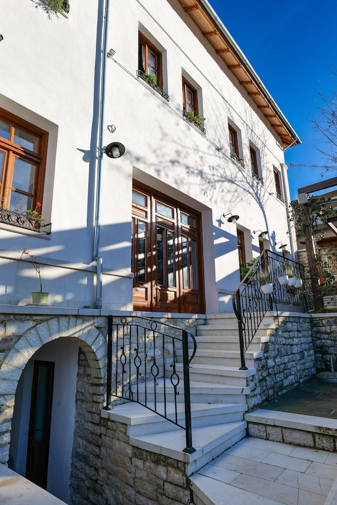 Bineri Hotel - Gjirokastra