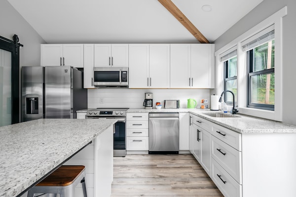 Gorgeous Newly Renovated 3 Bdr Torch Lake Cottage   7322! - エルク・ラピッズ, MI
