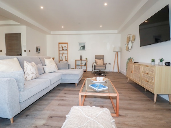 33 Cliff Edge, Family Friendly, Character Holiday Cottage In Newquay - Mawgan Porth
