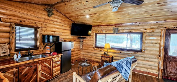 Music Mountain Retreat Cabin B - Hot Springs, AR