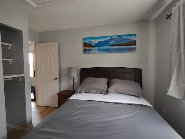 Bright 2 Bedroom Upstairs Suite - Fully Stocked, Clean & Pet-friendly! - Grande Prairie