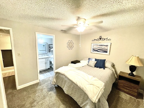 Condo Walking Distance To Restaurants And Shopping - Porterville, CA