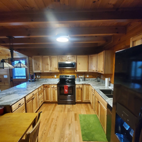 Spacious Cabin 20 Mins From Boone, Great Views. - West Jefferson, NC