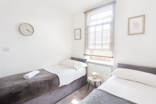 Budget Twin Room In City Centre Next To Station 4 - Bloomsbury
