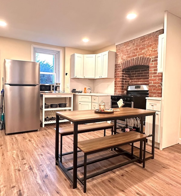 Charming Brick Row House Close To Nyc - Prudential Center