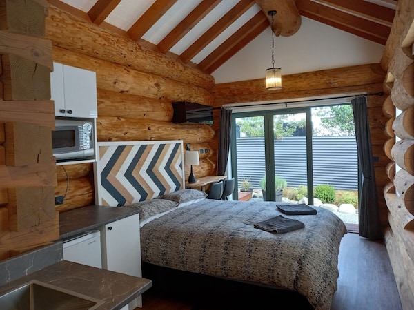 Log Cabin - Cosy And Comfortable. - Twizel
