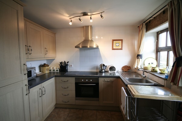 A Fabulously Quiet Paradise Situated On A  Working Farm Castleton - Castleton