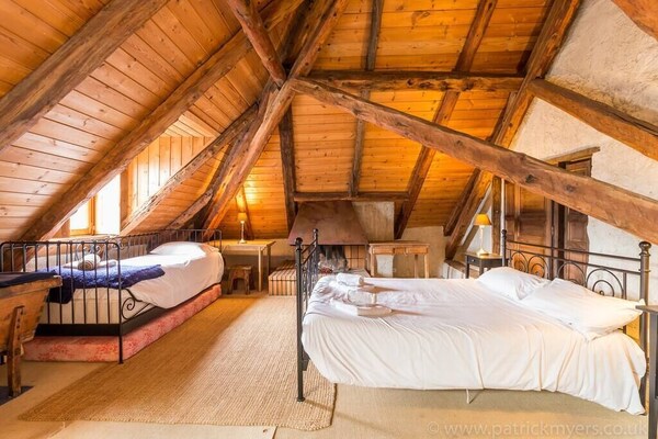 5-bed Chalet, Hot Tub, Sauna, Mountain Views! - Briançon