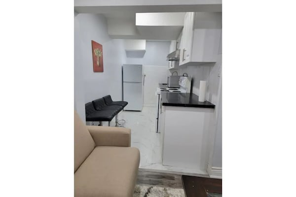 Adorable 1-br Basement Unit In Mississauga!!! - Milton, Canadá