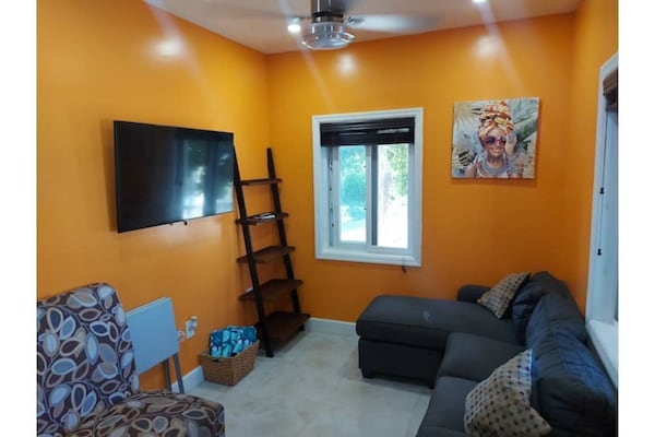 Tropical Leisure 2br Cottage With Beach Nearby - Nassau