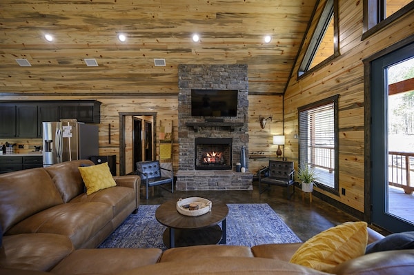 Happy Go Lucky Luxury Cabin-brand New With Heated Pool, Hot Tub & Dog Friendly - Choctaw Casino Too-Broken Bow