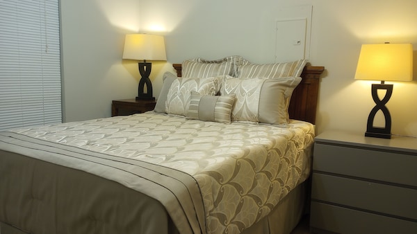 Clean, Comfortable & 5 Mins From Hpu, Furniture Market, And Hospitals - Thomasville, NC