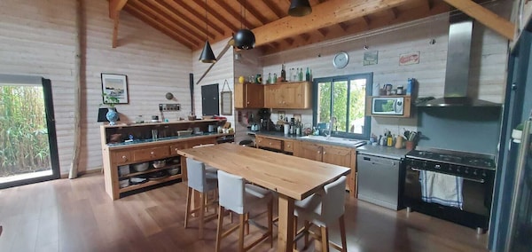Peaceful Wooden House In Lush Greenery 10 Minutes From The Beach! - Le Porge