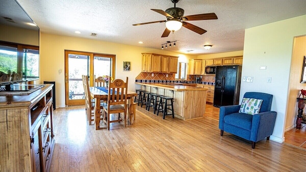 Riverview Oasis Comfort Home+ River Access! - Canyon Lake, TX