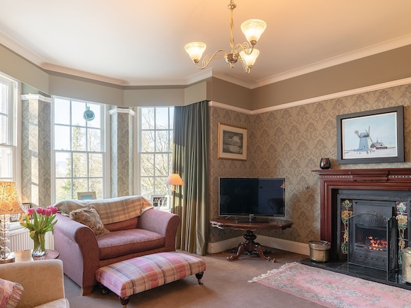 5 Bedroom Accommodation In Windermere - Ambleside