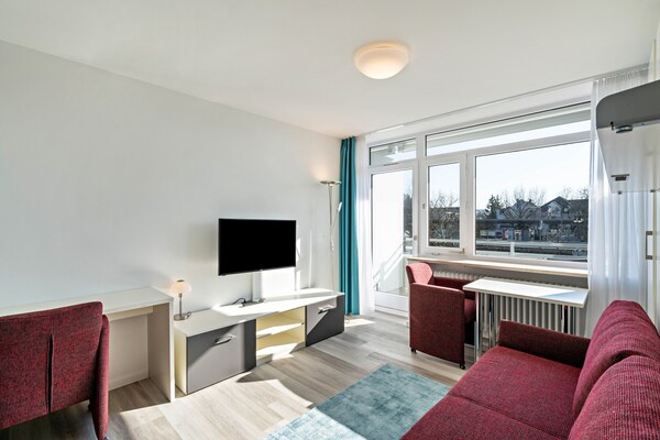Studio Appartement "Huber Living Basic 210" Met Balkon & Wi-fi - Gauting
