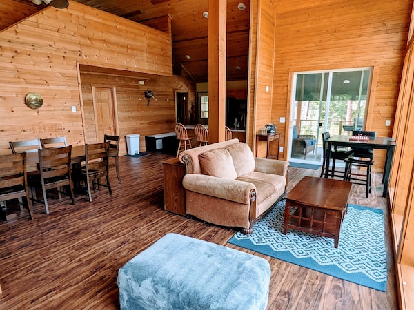 Mountain Retreat, Spacious Cabin On 2.5 Acres, Sledding In The Backyard - Garden Valley, ID