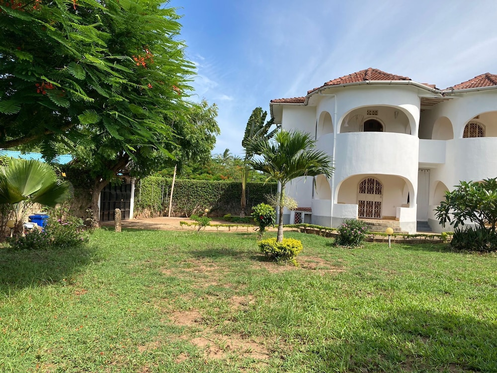 Captivating 1-bed Apartment, With A Nice Garden - Diani Beach