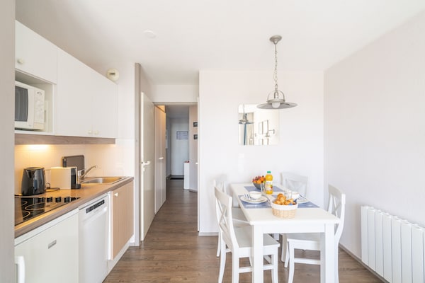 Les Voiles Blanches - One Bedroom Apartment, Sleeps 4 - Bénodet