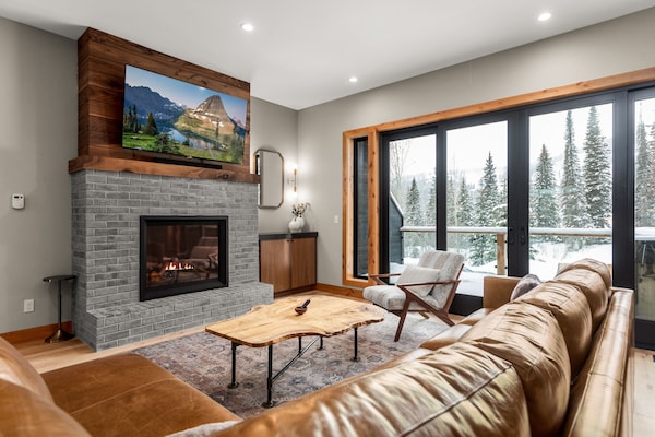 Brand New Luxury Ski In And Ski Out Townhome On Whitefish Mountain Resort! Hot Tub / Ac / Game Room - Whitefish, MT