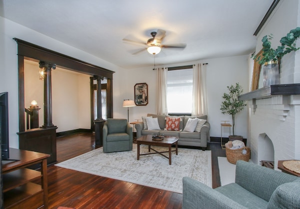 Pgh City Home | Lovely 3 Br, 1.5 Ba | Sleeps 7+ | Safe. Clean. Convenient. - Forest Hills, PA