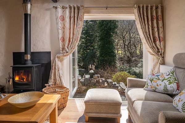 Butterfly Cottage - Two Bedroom Cottage, Sleeps 4 - Snowdonia National Park