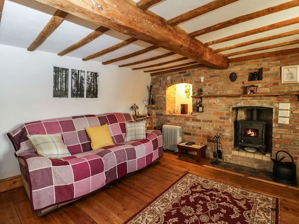 Hen's Cottage, Character Holiday Cottage In Bromham, Wiltshire - Devizes