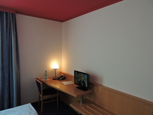 Business Single Room 1 - Novum Hotel Am Seegraben - Cottbus
