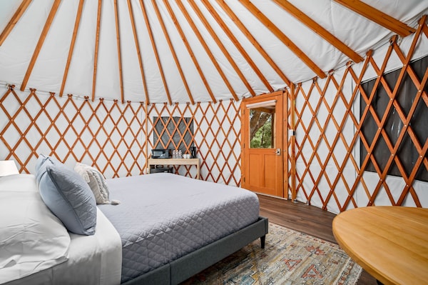 A Unique Texas Hill Country Glamping Experience, Pet Friendly! Great Ac! - New Braunfels, TX