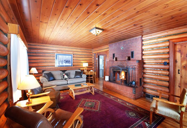 Beautiful Log Home With Mountain Vistas - Ennis, MT