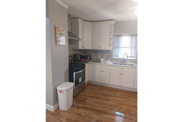 Family Friendly, 3br Home Near Colleges & Downtown - Capron Park Zoo, Attleboro