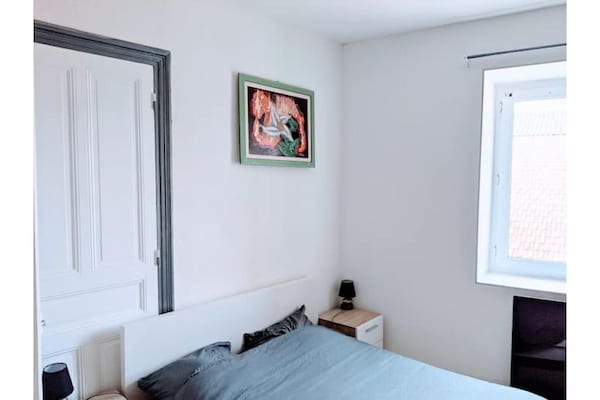 Beautiful Air-conditioned 2 Bedroom Apartment Downtown - Saint-Péray