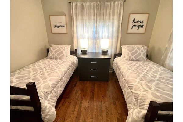 Just Like Home! Comfy King Bed, Remodeled! Clean! - Rogers, AR
