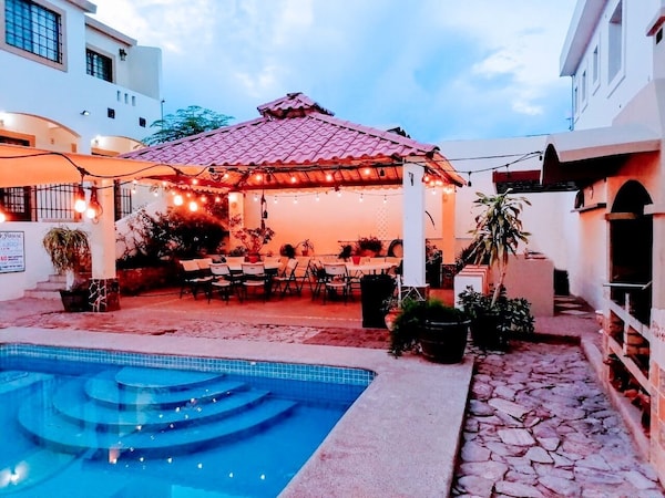 5 Minutes To The Beach! Family-sized Condo With Shared Pool - Guaymas