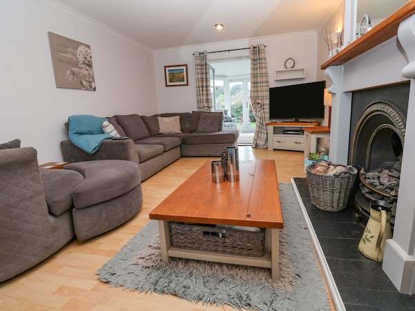 28 The Turnpike, Pet Friendly, Character Holiday Cottage In St Just - Pendeen