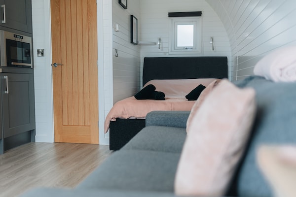 Cleddau -  Glamping Pod With Hot Tub Sleeping Up To 4 Guests - Narberth