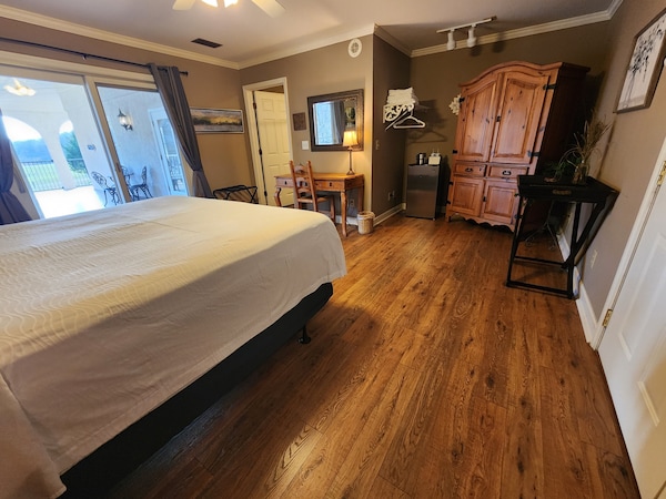 Double Room With King Bed And Balcony - Chattanooga, TN