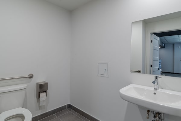Condo Old Quebec - 2br, Modern, Rooftop Pool & More! - Lévis