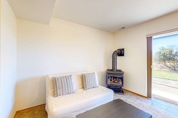In-law Suite With Mountain Views, Patio, Jetted Tub, & Full Kitchen - Port Townsend, WA