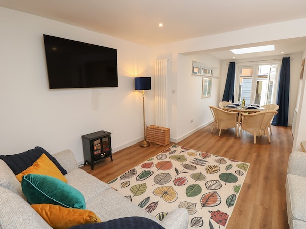 Sandy Cottage, Pet Friendly, Character Holiday Cottage In Sandown - Shanklin