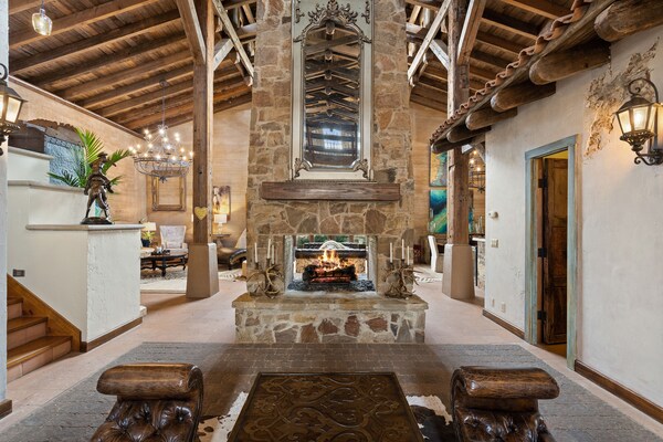 The Carriage House, Gated Equestrian Ranch - Lake Travis, TX
