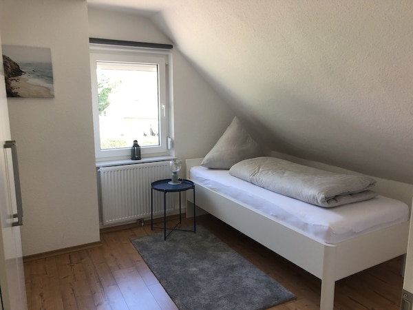 Beautiful Holiday Home With 3 Bedrooms In Rundwarftendorf Rysum - Emden